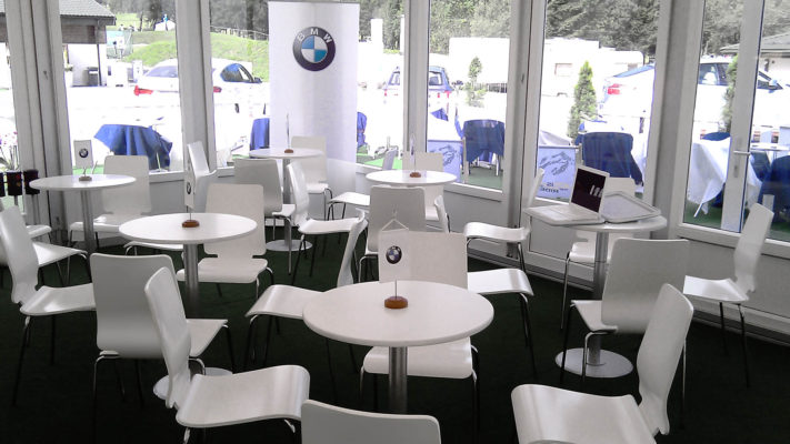 BMW KVIFF lounge stoly a židle